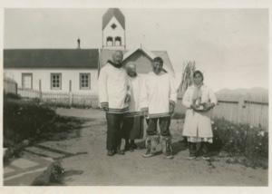 Image of Dr. and Mrs. Hettasch with Inuit couple
